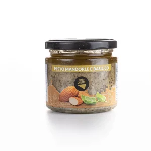 Pesto mit Mandeln und Basilikum