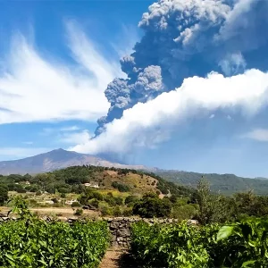 Campi Etna nube di cenere Galleria delle spezie_e